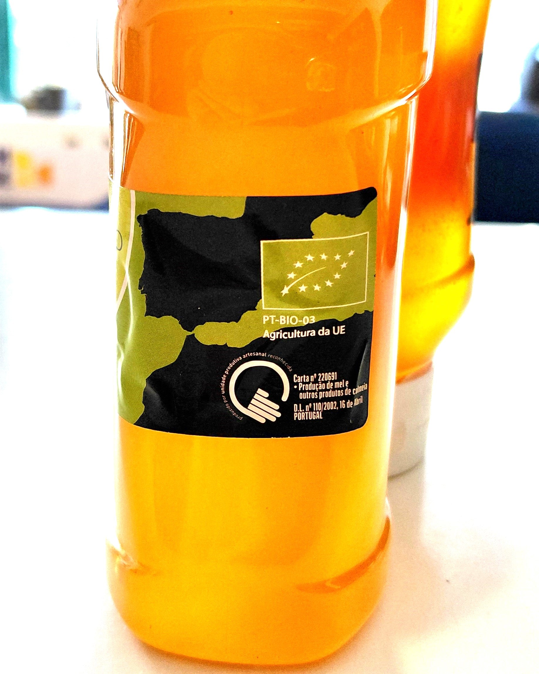 500g Azores Incense Honey – Mel do Atlântico – Rare & Aromatic Honey Squeeze bottle side view zoom