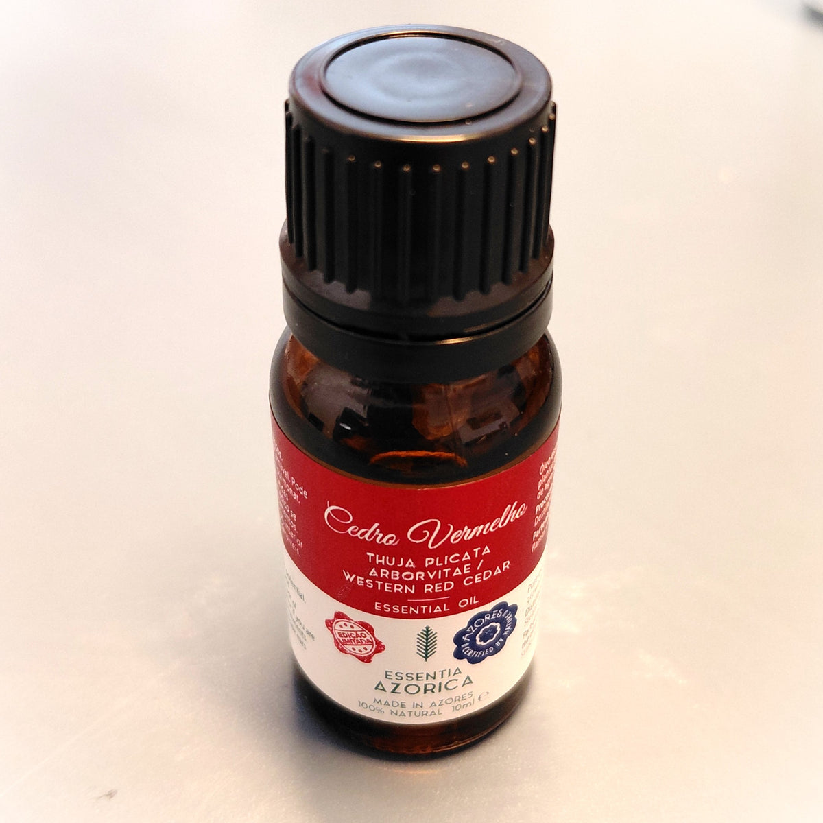Western Red Cedar Essential Oil – 10ml/100ml Thuja plicata | Essentia Azorica – Azores Glass Bottle top